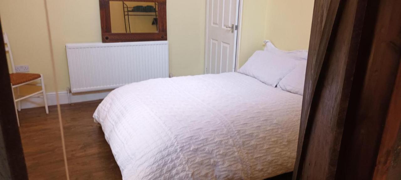 Room With Luxury Private Bathroom & Independent Entrance Near Tube ロンドン エクステリア 写真