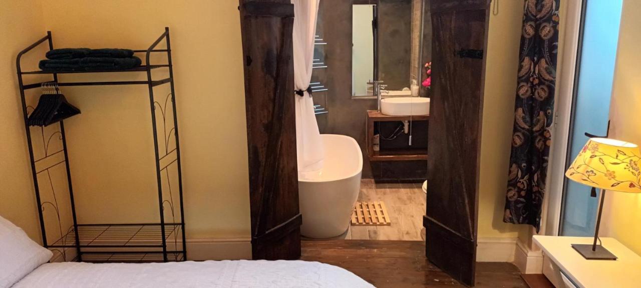 Room With Luxury Private Bathroom & Independent Entrance Near Tube ロンドン エクステリア 写真